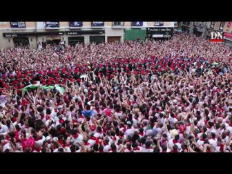 Vídeo de la salida de los gaiteros tras el lanzamiento del chupinazo 2022