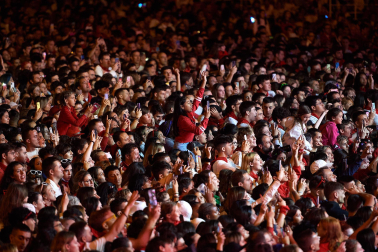 Concierto de Lola Índigo en la plaza de los Fueros.