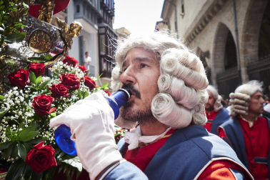 Procesión en honor a San Fermín por las calles del Casco Antiguo de Pamplona el 7 de julio de 2022.