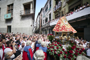 Procesión en honor a San Fermín por las calles del Casco Antiguo de Pamplona el 7 de julio de 2022.