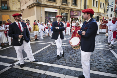 Procesión en honor a San Fermín por las calles del Casco Antiguo de Pamplona el 7 de julio de 2022.