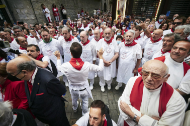 Procesión en honor a San Fermín por las calles del Casco Antiguo de Pamplona el 7 de julio de 2022.