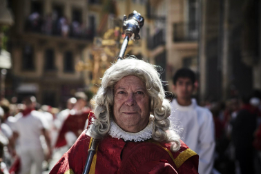Procesión en honor a San Fermín por las calles del Casco Antiguo de Pamplona el 7 de julio de 2022.