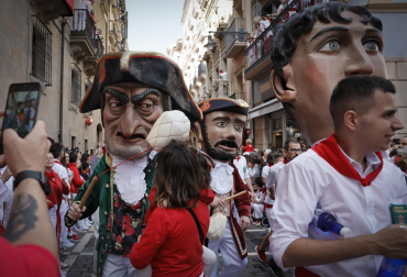 Los pamploneses han honrado a San Fermín en la procesión de este jueves, 7 de julio de 2022.