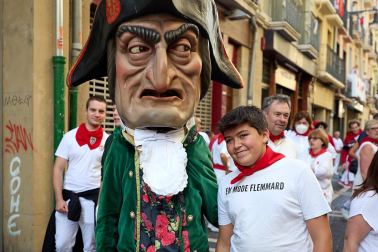 La Comparsa de Gigantes y Cabezudos, en las calles de Pamplona el 7 de julio 2022.