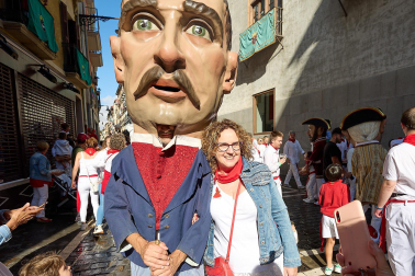 La Comparsa de Gigantes y Cabezudos, en las calles de Pamplona el 7 de julio 2022.