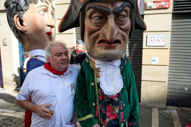 La Comparsa de Gigantes y Cabezudos, en las calles de Pamplona el 7 de julio 2022.