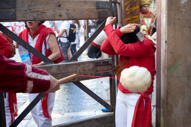 La Comparsa de Gigantes y Cabezudos, en las calles de Pamplona el 7 de julio 2022.