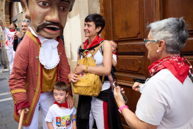 La Comparsa de Gigantes y Cabezudos, en las calles de Pamplona el 7 de julio 2022.