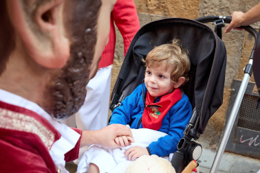 La Comparsa de Gigantes y Cabezudos, en las calles de Pamplona el 7 de julio 2022.
