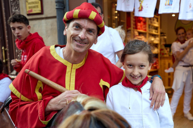 La Comparsa de Gigantes y Cabezudos, en las calles de Pamplona el 7 de julio 2022.