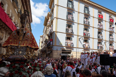 La Comparsa de Gigantes y Cabezudos, en las calles de Pamplona el 7 de julio 2022.