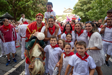 La Comparsa de Gigantes y Cabezudos, en las calles de Pamplona el 7 de julio 2022.