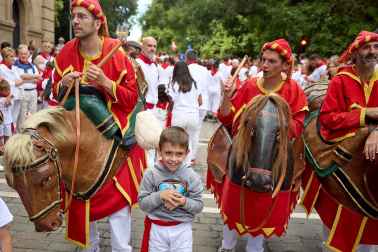 La Comparsa de Gigantes y Cabezudos, en las calles de Pamplona el 7 de julio 2022.