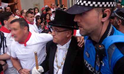 Incidentes en la calle Curia al final de la procesión de San Fermín.