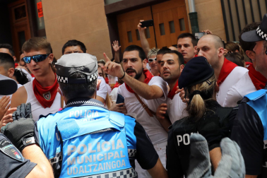 Incidentes durante la procesión de San Fermín.