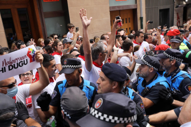 Incidentes durante la procesión de San Fermín.
