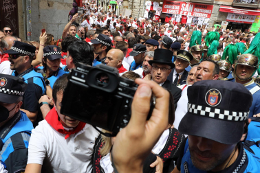Incidentes durante la procesión de San Fermín.