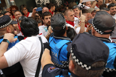 Incidentes durante la procesión de San Fermín.