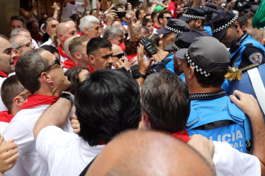 Incidentes durante la procesión de San Fermín.