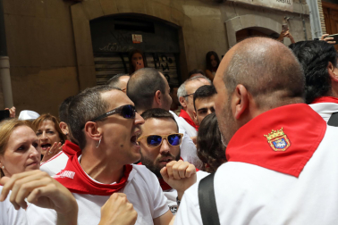 Incidentes durante la procesión de San Fermín.
