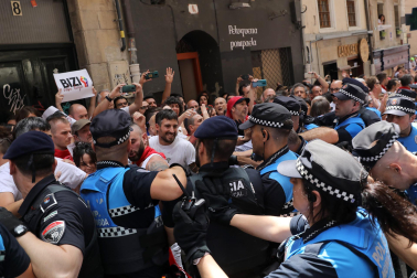 Incidentes durante la procesión de San Fermín.
