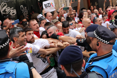 Incidentes durante la procesión de San Fermín.