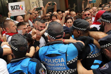 Incidentes durante la procesión de San Fermín.