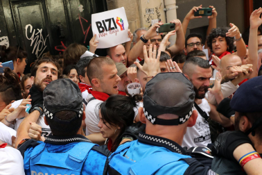 Incidentes durante la procesión de San Fermín.