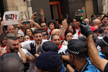 Incidentes durante la procesión de San Fermín.