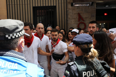 Incidentes durante la procesión de San Fermín.
