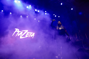 Imagen del concierto de Ms Nina y PtaZeta en los Fueros