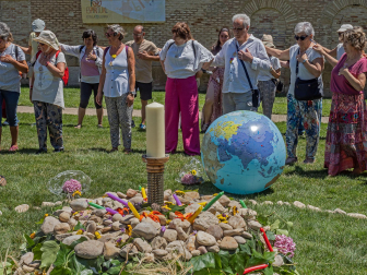 Al llegar a la huerta de San Benito hubo cánticos y ofrendas florales