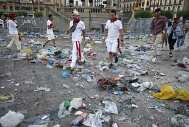 Kilos de basura en Pamplona en San Fermín
