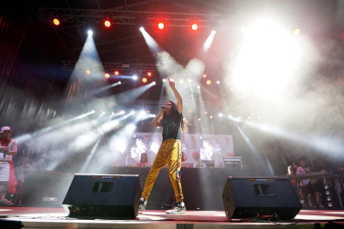 Concierto de Ben Yart y FERNANDOCOSTA en la Plaza de los Fueros