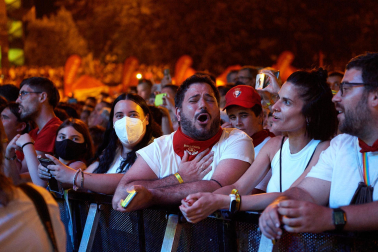 Concierto de Camela en la Plaza de los Fueros de Pamplona durante San Fermín.