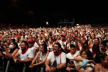 Concierto de Camela en la Plaza de los Fueros de Pamplona durante San Fermín.