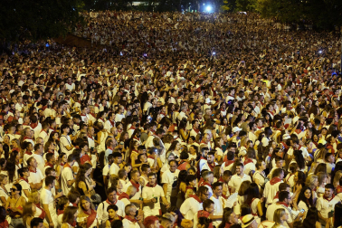 Concierto de Camela en la Plaza de los Fueros de Pamplona durante San Fermín.