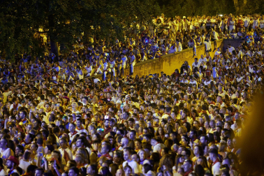 Concierto de Camela en la Plaza de los Fueros de Pamplona durante San Fermín.