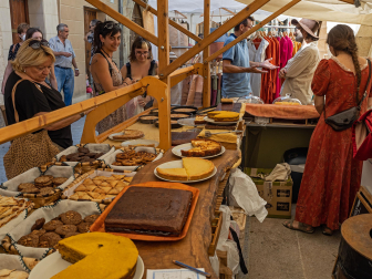 Mercado de Antaño en el barrio de San Juan  Rúa de los oficios en los barrios de San Pedro y San Miguel de Estella en la semana Medieval de Estella