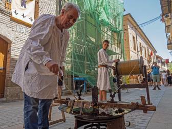 Mercado de Antaño en el barrio de San Juan  Rúa de los oficios en los barrios de San Pedro y San Miguel de Estella en la semana Medieval de Estella