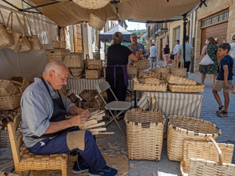 Mercado de Antaño en el barrio de San Juan  Rúa de los oficios en los barrios de San Pedro y San Miguel de Estella en la semana Medieval de Estella