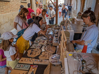 Mercado de Antaño en el barrio de San Juan  Rúa de los oficios en los barrios de San Pedro y San Miguel de Estella en la semana Medieval de Estella