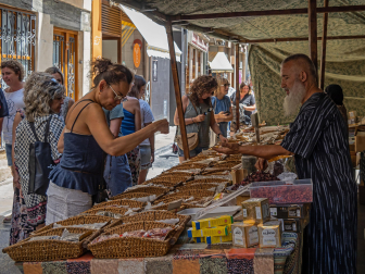 Mercado de Antaño en el barrio de San Juan  Rúa de los oficios en los barrios de San Pedro y San Miguel de Estella en la semana Medieval de Estella