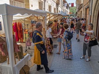 Mercado de Antaño en el barrio de San Juan  Rúa de los oficios en los barrios de San Pedro y San Miguel de Estella en la semana Medieval de Estella