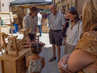 Mercado de Antaño en el barrio de San Juan  Rúa de los oficios en los barrios de San Pedro y San Miguel de Estella en la semana Medieval de Estella