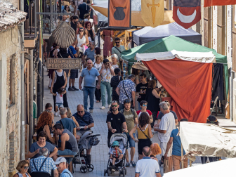 Mercado de Antaño en el barrio de San Juan  Rúa de los oficios en los barrios de San Pedro y San Miguel de Estella en la semana Medieval de Estella