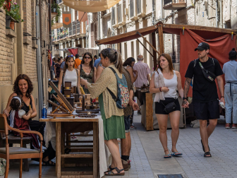 Mercado de Antaño en el barrio de San Juan  Rúa de los oficios en los barrios de San Pedro y San Miguel de Estella en la semana Medieval de Estella