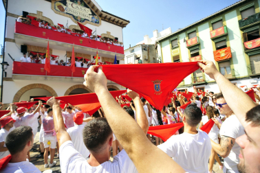 Lanzamiento del cohete de fiestas de Funes