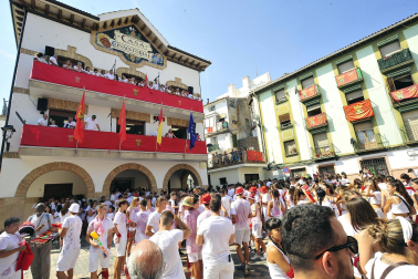 Lanzamiento del cohete de fiestas de Funes